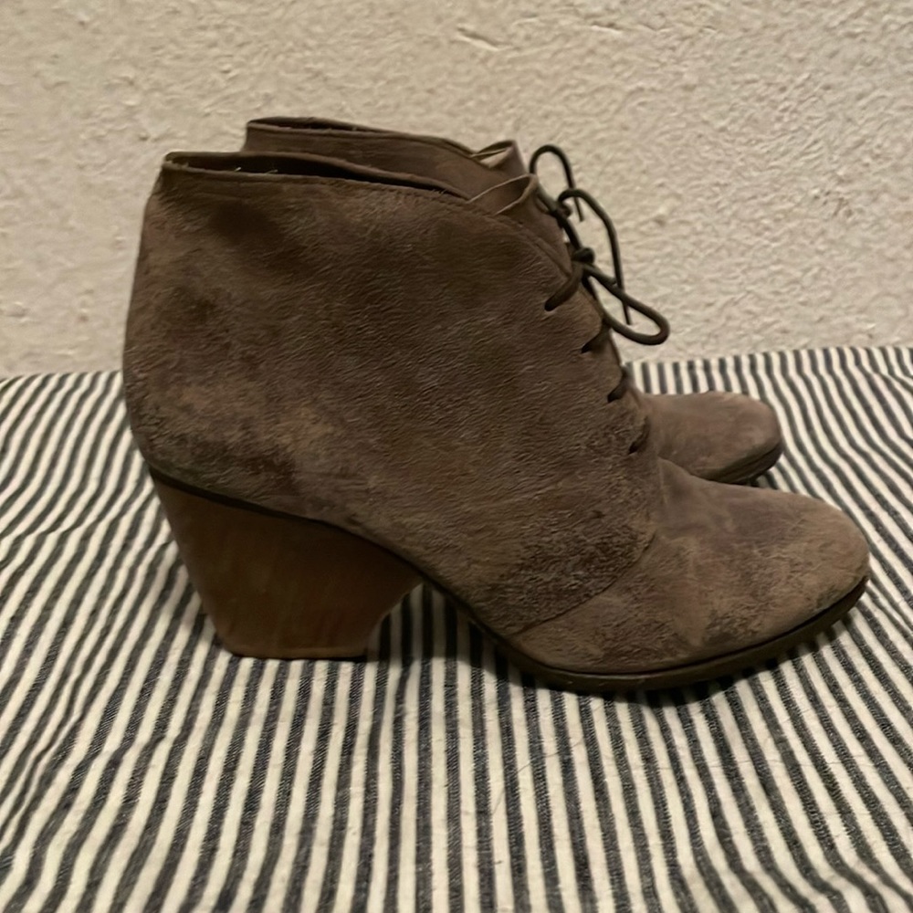Coclico Tan Lace Up Booties - Size 36 (6)